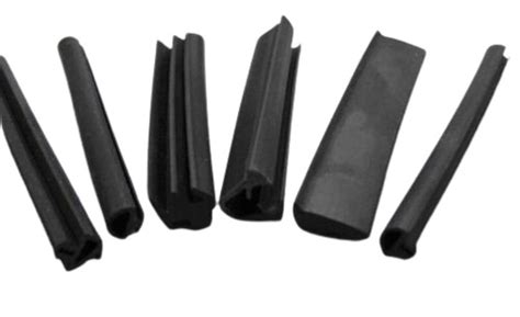  Nitrile Butadiene Rubber: สุดยอดวัสดุทนทานสำหรับอุตสาหกรรมยานยนต์และการผลิตซีล!